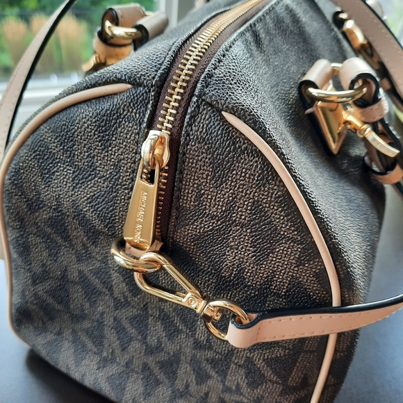 Michael Kors Crossbody Handbag - Picture 2 of 8